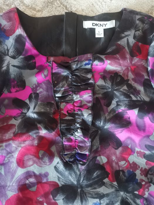 Детски рокли, всяка се продава отделно.