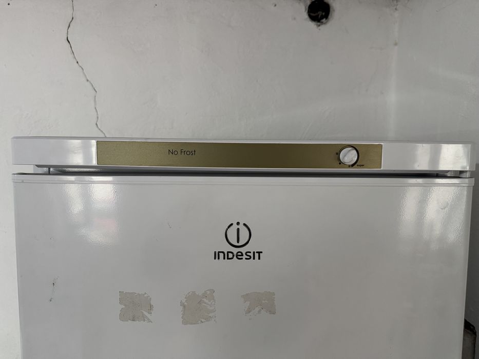 Продается морозильник indesit