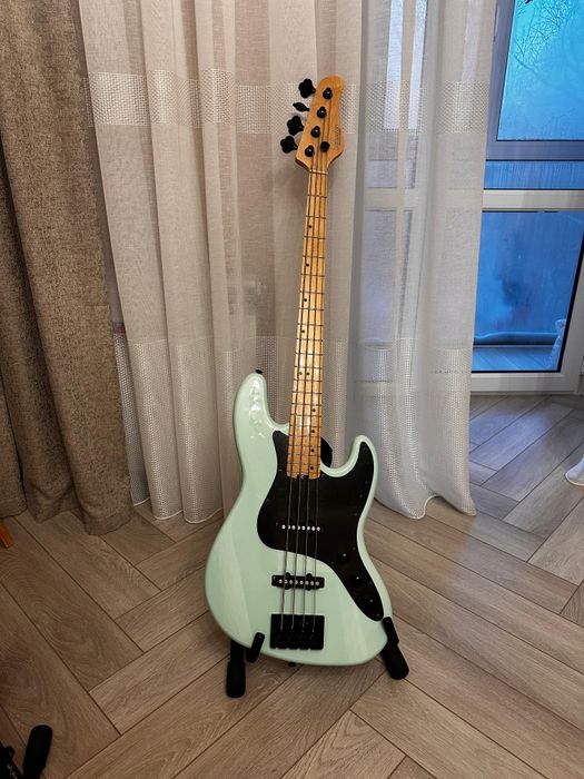 Бас-гитара Schecter