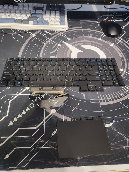 Tastatura si mous laptop