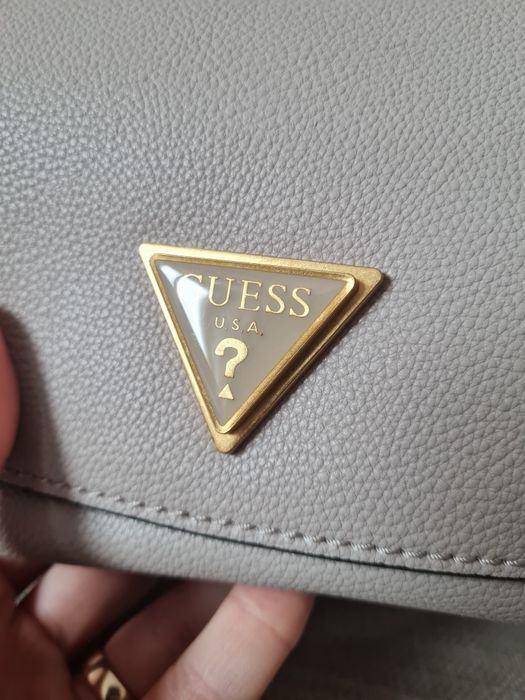 Geanta bej Guess