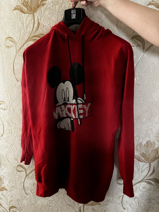 Женские худи бежевого и красного цвета