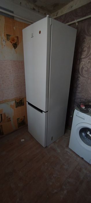 Холодильник Indesit