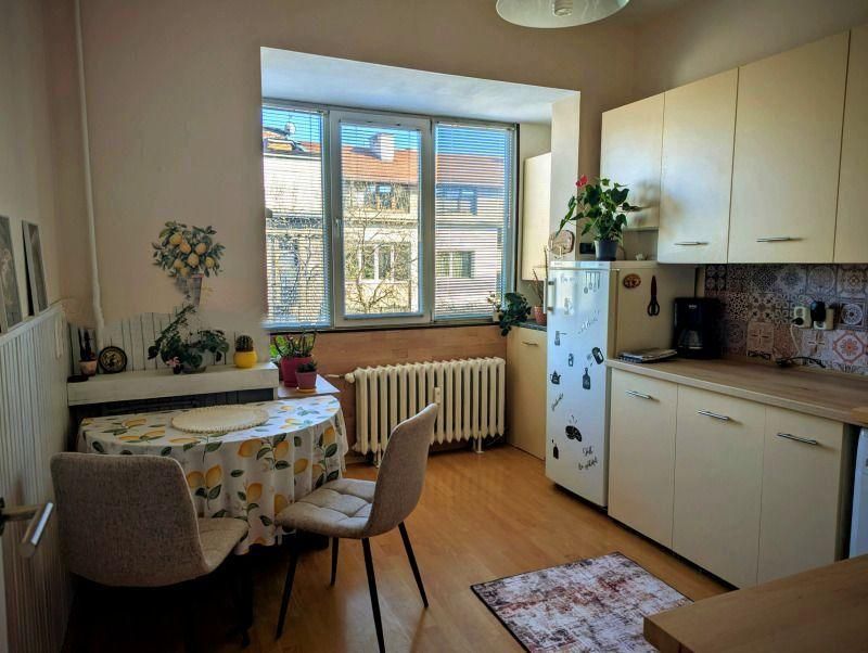 Двустаен апартамент в ж.к. Оборище.