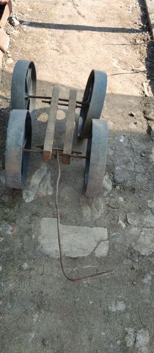 Ръчна Количка с пластмасови колела ф32/6см