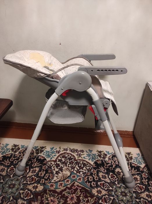 Стульчик для кормления ребенка