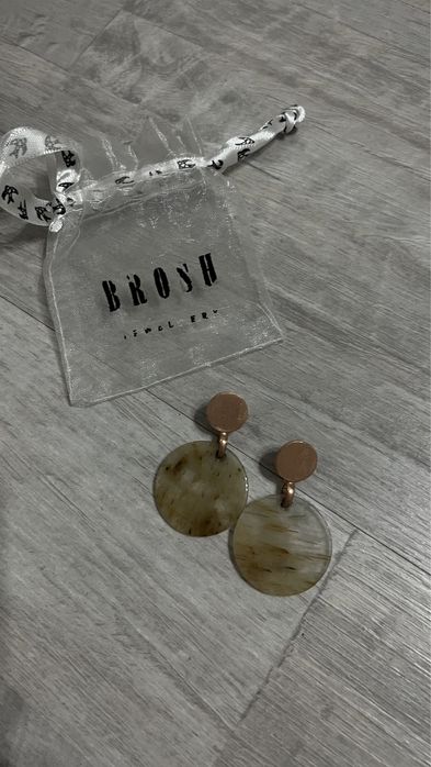 Дизайнерские серьги с белым кварцем