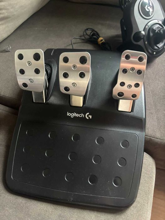Продавам:Logitech g29