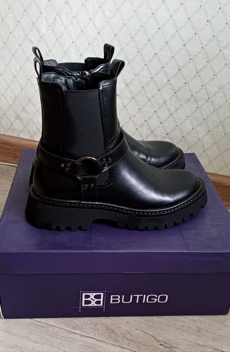 Продам осенние ботинки женские