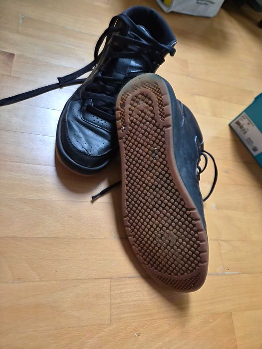 Черни кожени кецове Converse