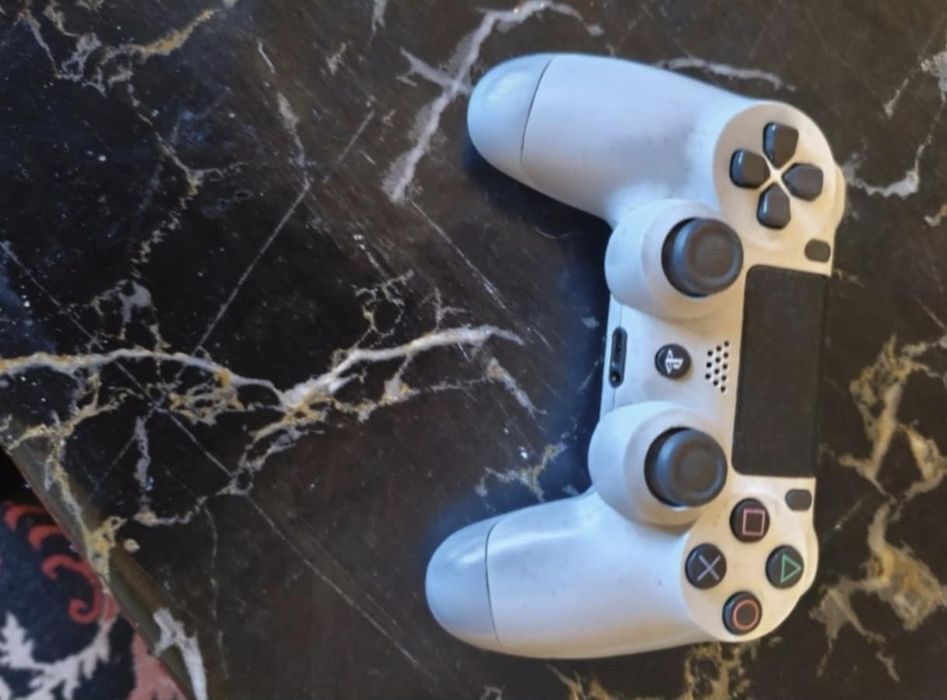 Продавам плейстешън