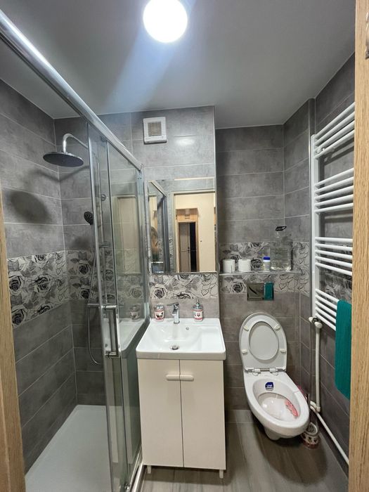 Inchiriez apartament