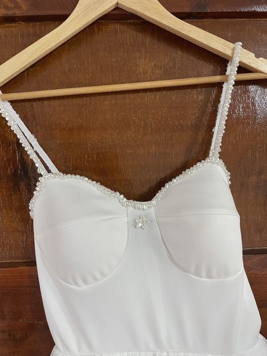 Бяла сватбена рокля