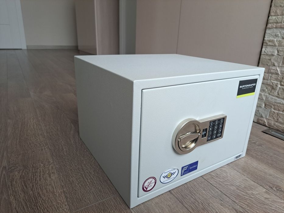 Сейф, каса Burton Eurovault Aver S2 2E