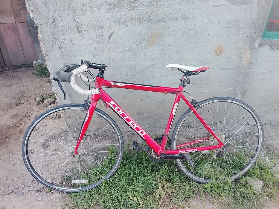 Vând bicicleta cursiera preț negociabil
