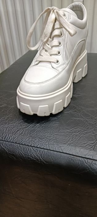 Vând ghete dama noi