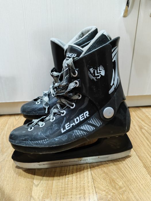 Продаю коньки leader