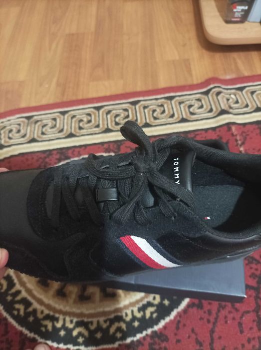 Vând adidas Tommy Hilfiger