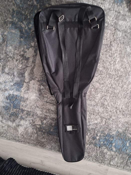 Chitara Yamaha F310 cu husa, capodastru si pana