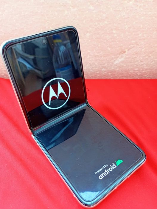 Motorola RAZR 40 Full box ( factura până  21.04.2026)