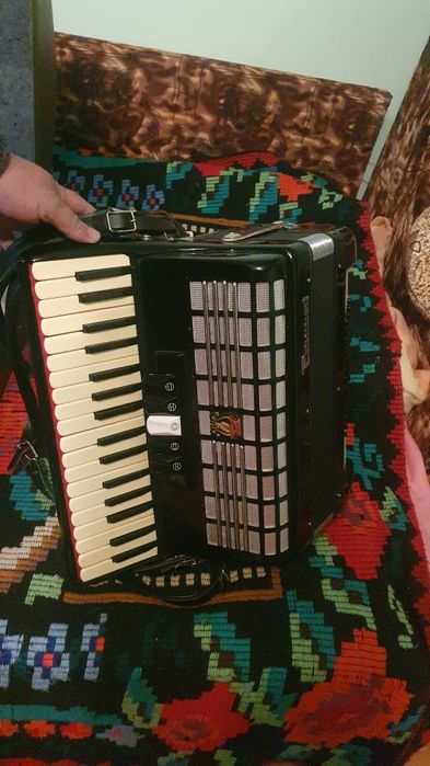 Vând acordeon Parrot perfect funcțional