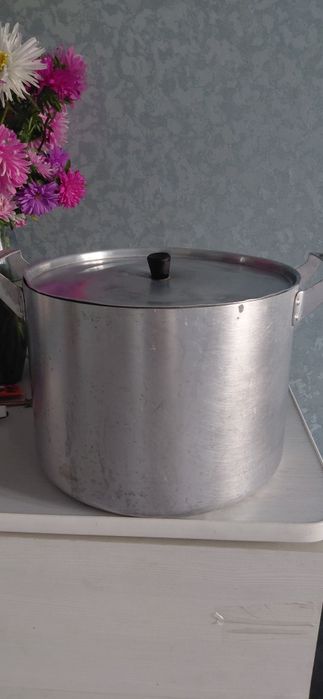 Продам кастрюли большие
