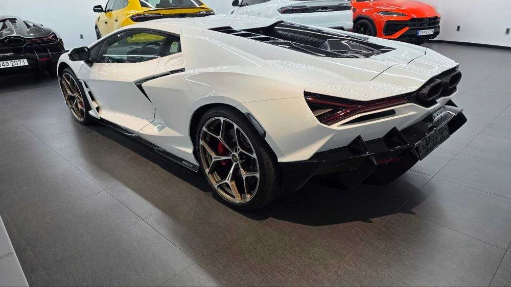 Lamborghini Revuelto