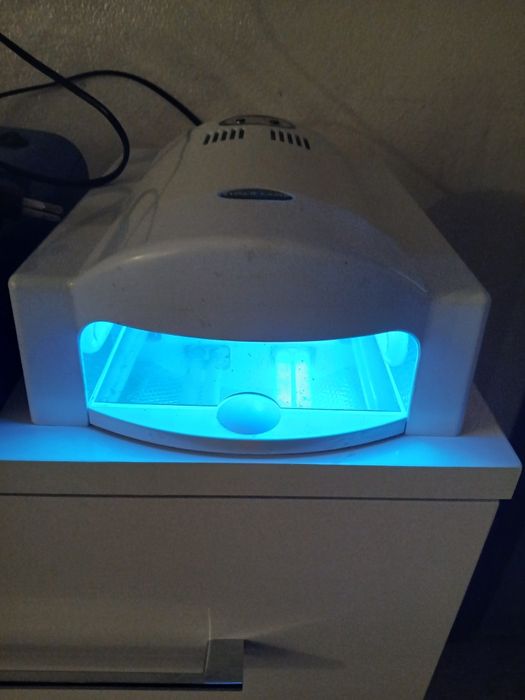 Vând lampă uv unghii