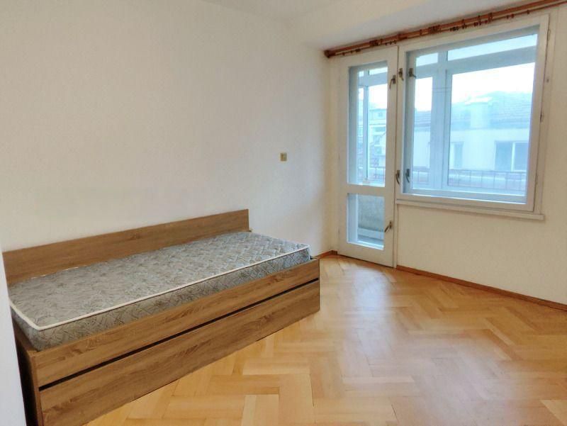 Дава се под наем Четиристаен апартамент в София, Гео Милев - 165 кв.м за 846.6 € - Снимка #10