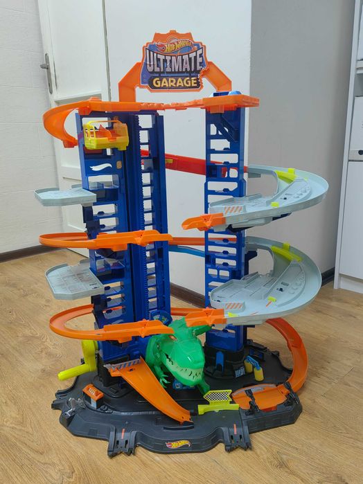 Голям гараж hot wheels играчка хот хийлс