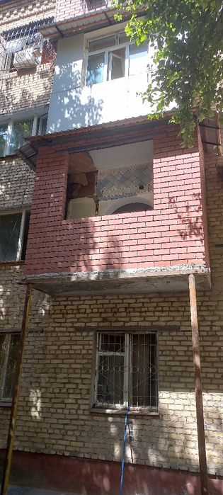 Кладка и ремонт балконов установка новых решотки козерки ролики