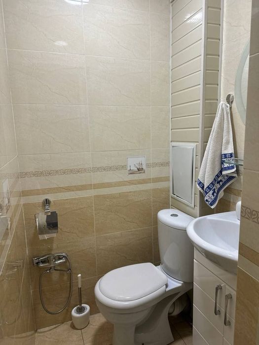 2в3/1/4 Буюк Ипак ийули,77 серия, кирпич,65 м2, раздельные комнаты