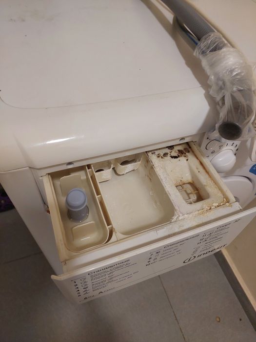 Indesit IWSC 5105 на запчасть (не работает)
