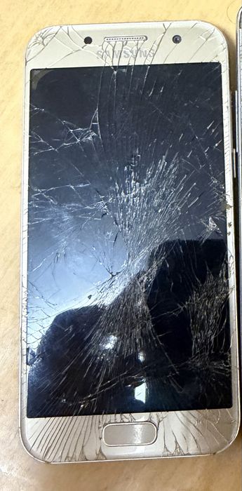 Телефон Samsung A3 2017