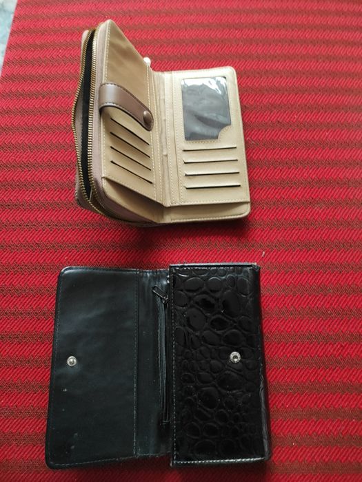 Plicuri, portmonee cu multe sertare diversificate