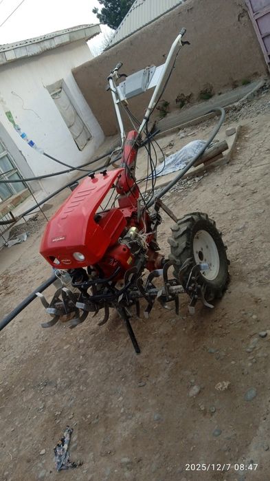 Yer haydaydigan traktor sotiladi