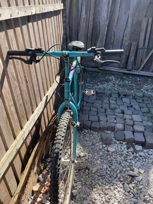 Bicicletă albastra cu mov