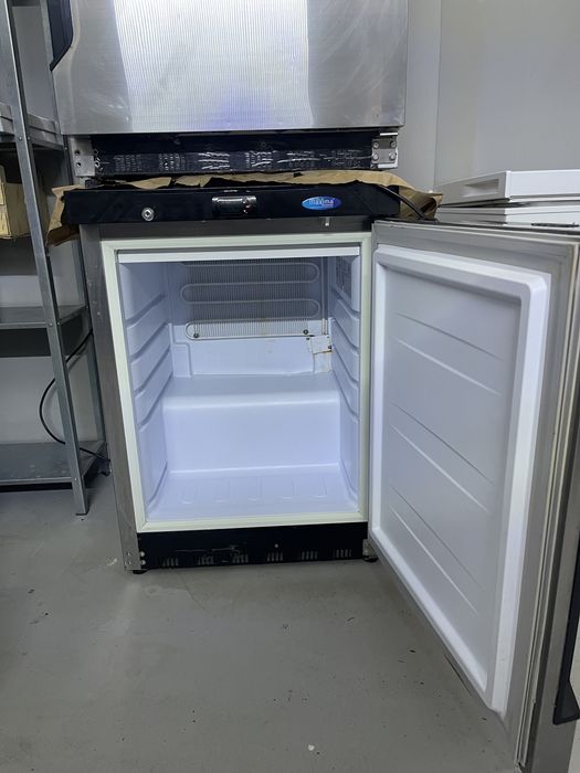 MAXIMA Frigider - 200 L - 3 Rafturi Reglabile - Oțel Inoxidabil