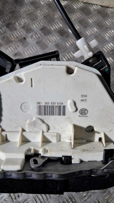 broasca usa dreapta spate Skoda Octavia 3 an 2016 cod 5E0839016A