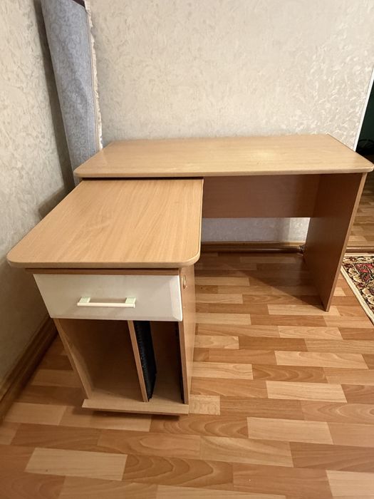 продам стол в отличном состоянии