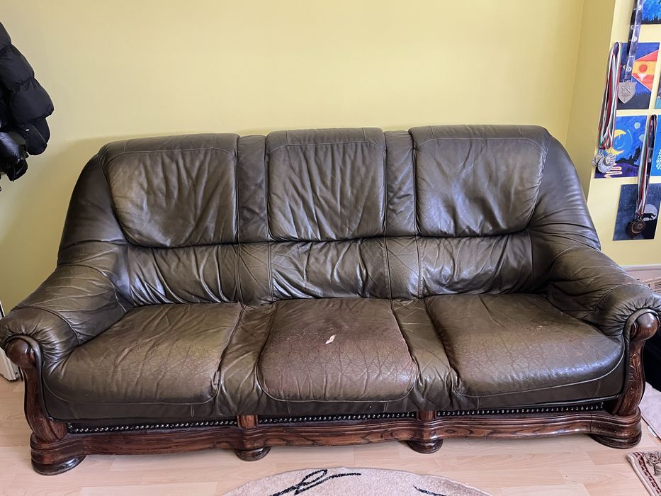 Кажен диван,с масивна дървена основа