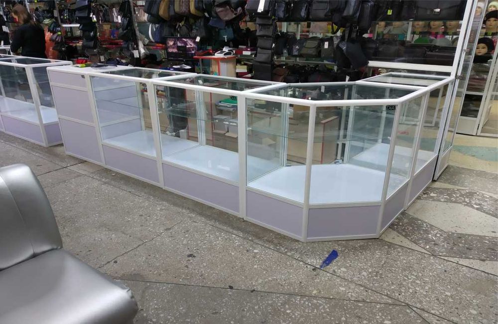 Витрины и торговые прилавки по выгодным ценам, стеклянные витрины