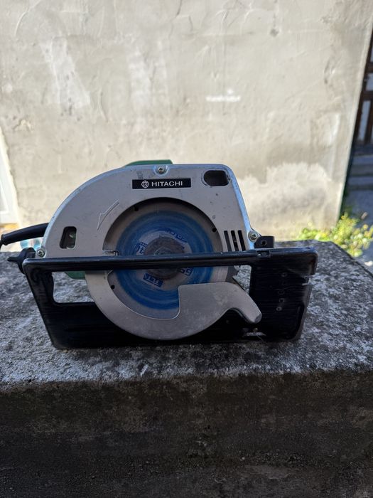 Circular unghiular Hitachi