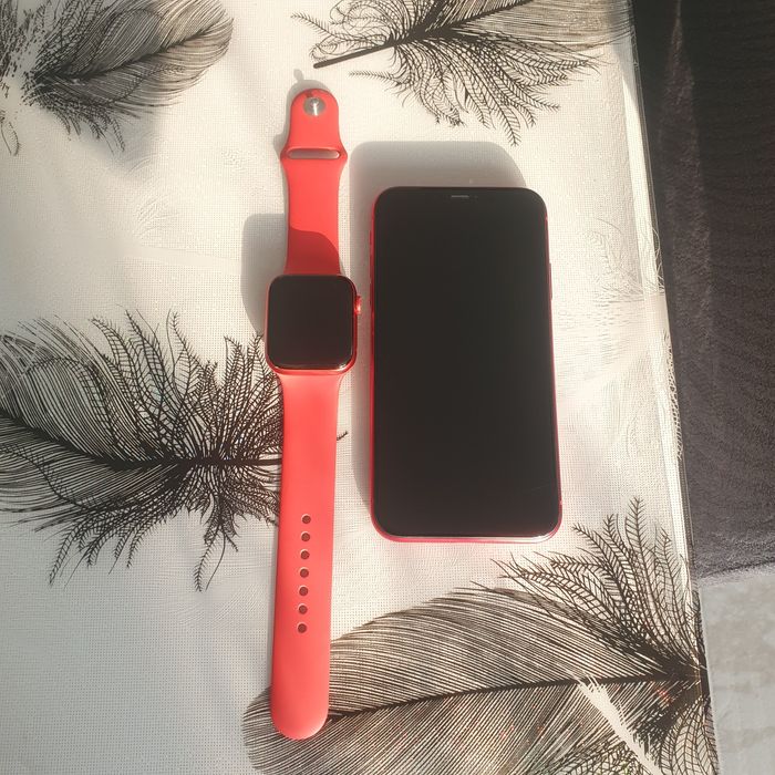 Iphone 11 64gb  apple watch 6 32gb  red produc