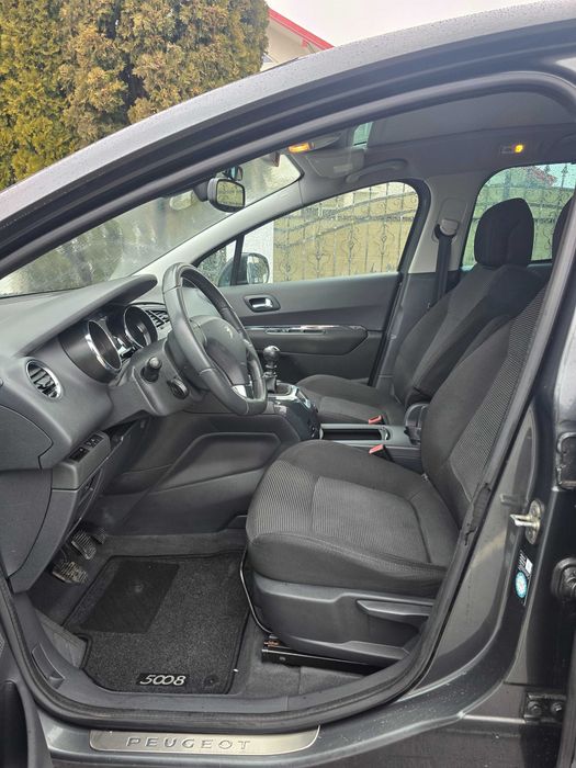 PEUGEOT 5008 1.6 HDI