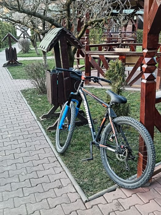 bicicleta hardtail pregatita de downhill