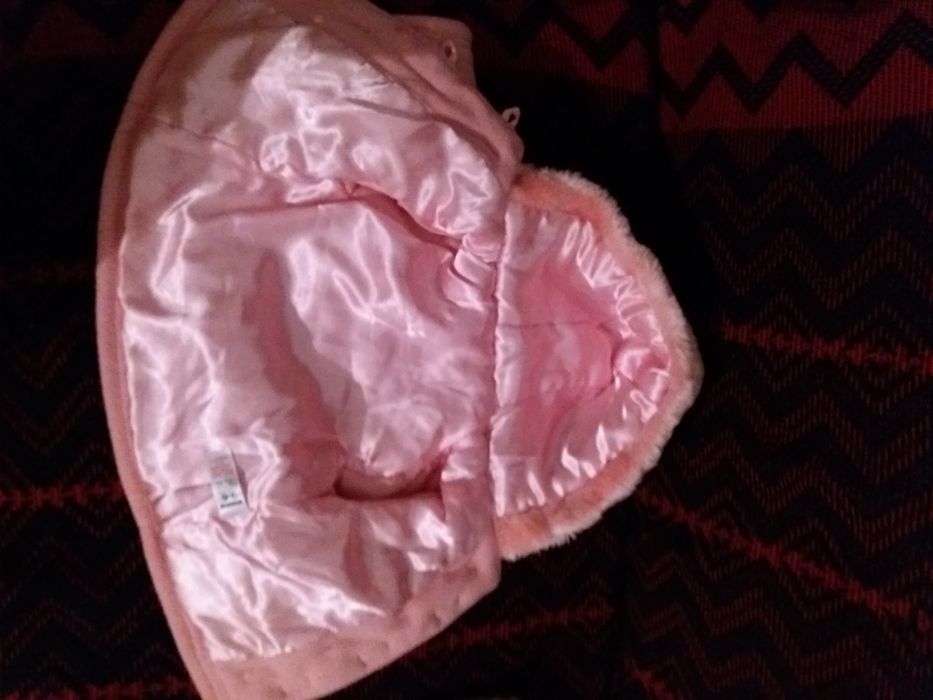 Розовое  пальто на девочку