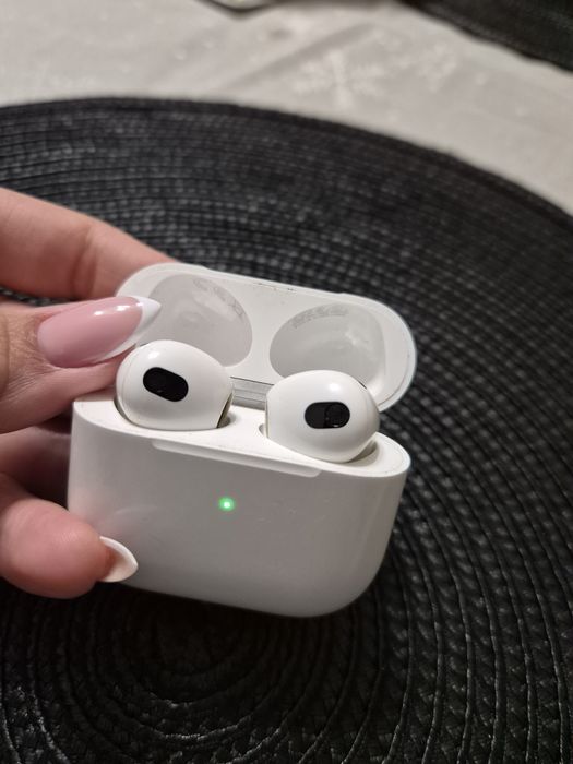 Iphone 16 128GB в гаранция + Apple Watch SE 2 + AirPods 3rd generation