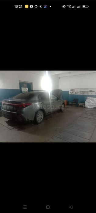 Продаю машину кия рио.