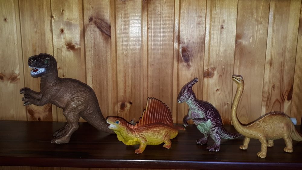 Продам динозавров.2000тг